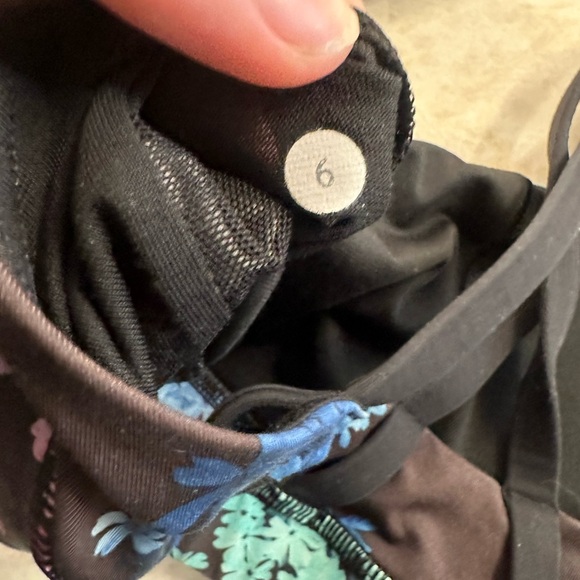 Lululemon sports bras - Picture 3 of 4